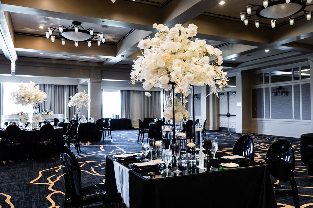 black and white wedding centerpieces